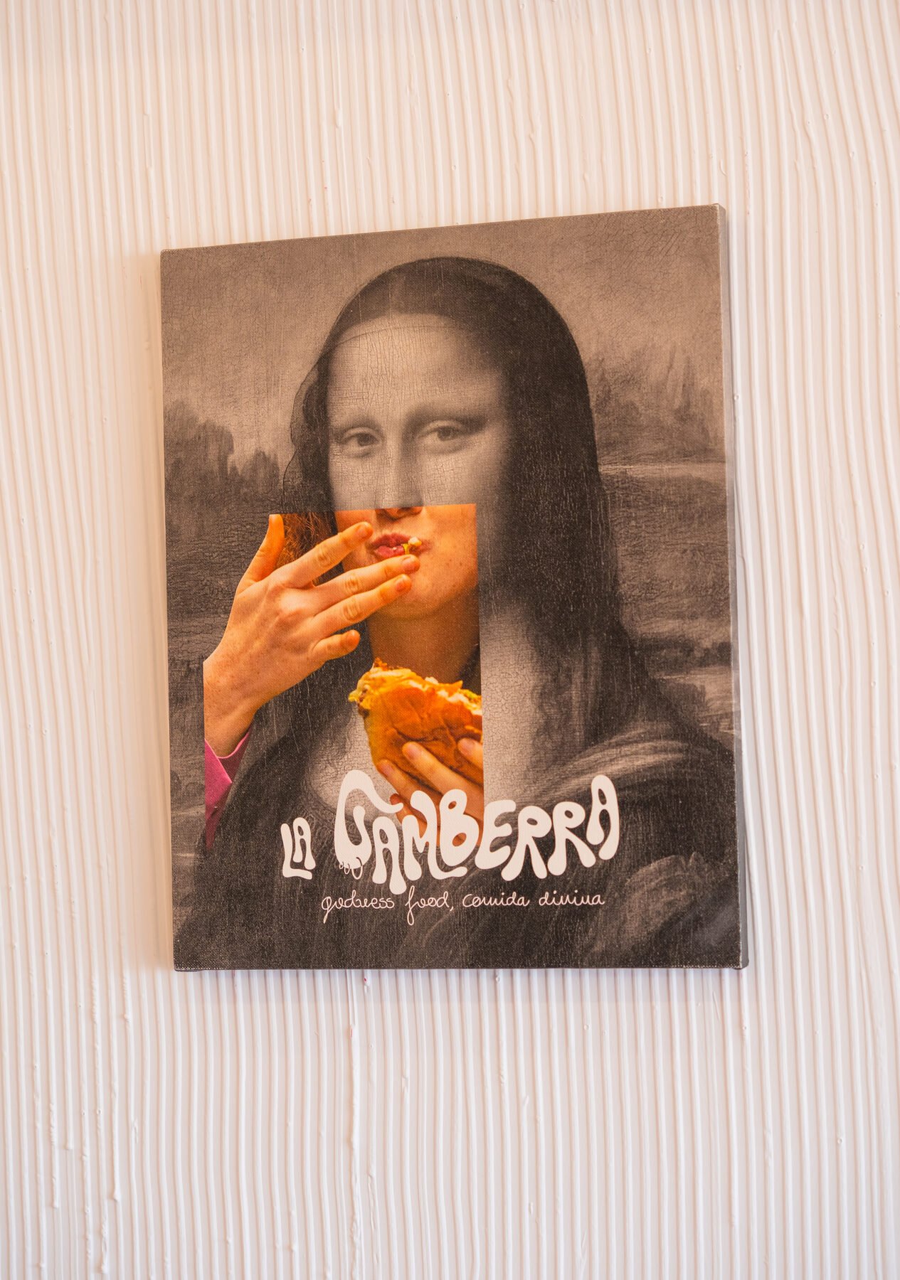 Cuadro pop-art de la Mona Lisa comiendo burger