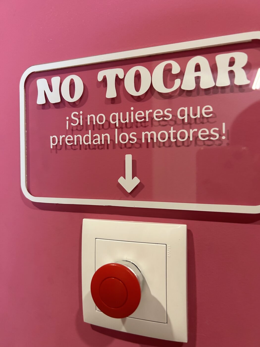 Detalle con guasa: botón de No tocar